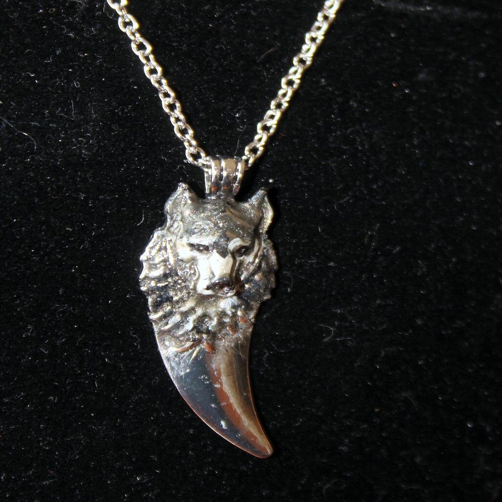 Wolf Head Pendant Necklace